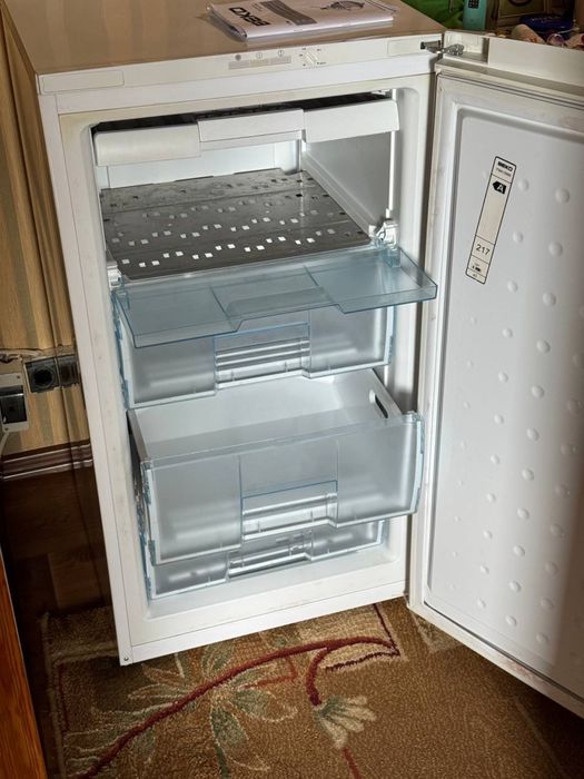 Морозильна камера BEKO FSA 13000