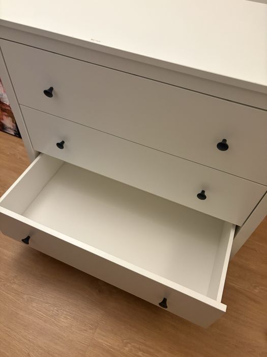 Comoda branca do IKEA
