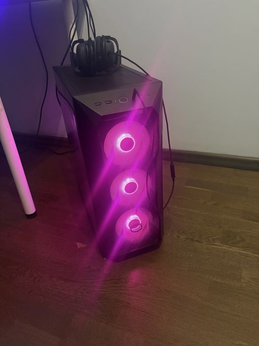 PC Gaming Ryzen 7 7800X3D / 32GB DDR5 6000 CL30 / B650 / GTX 1650