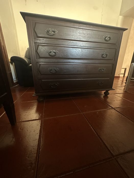 Comoda com 4 gavetas