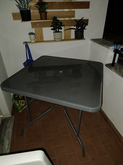 Conjunto de mesa e cadeiras