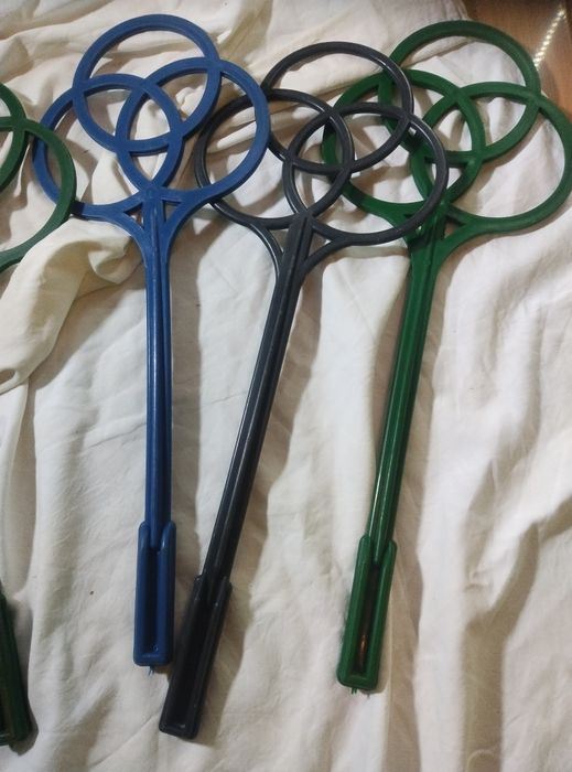 Выбивалка для ковров новая.