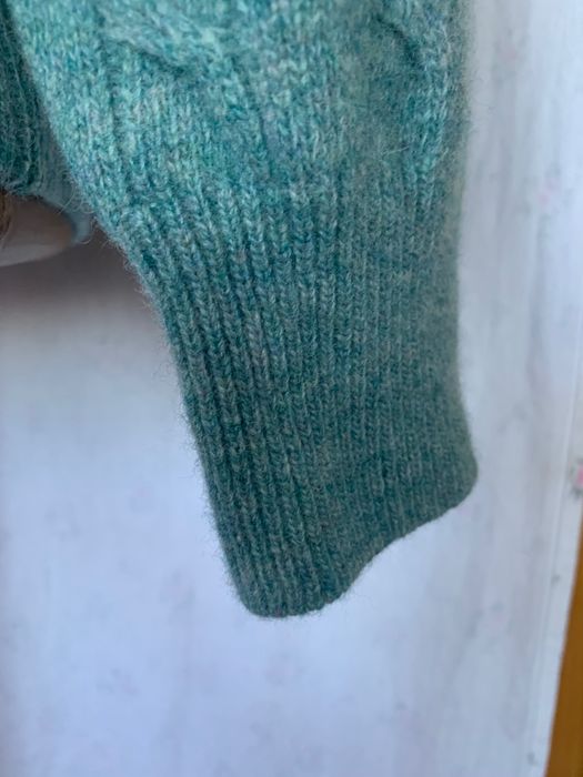 Вовняний жіночий светр бірюзового кольору.Розмір XL.