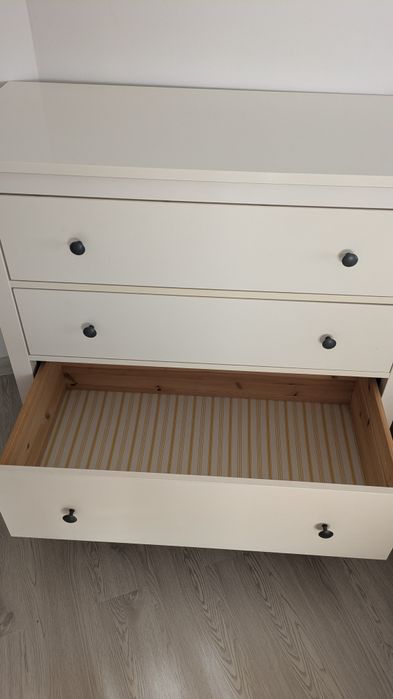 Cómoda IKEA em bom estado