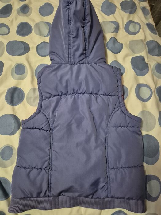 Безрукавка з капюшоном