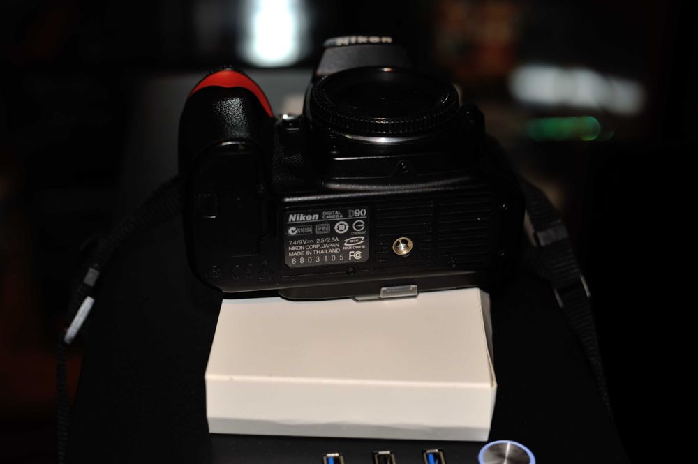 Фотоаппарат Nikon D90 Body