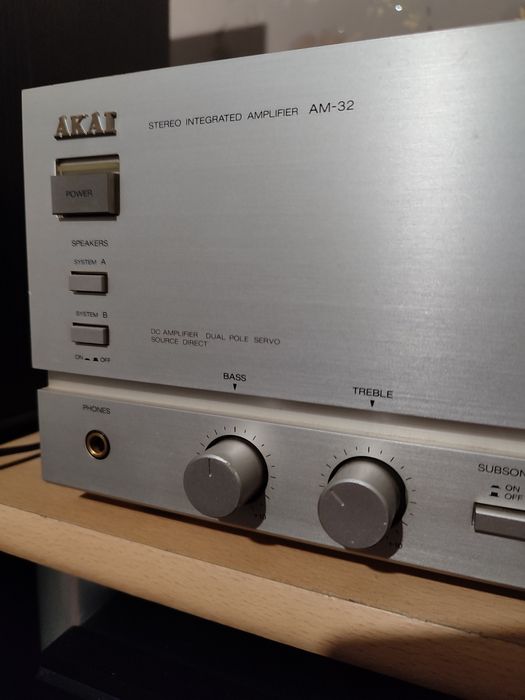 Усилитель АКАI АМ32.