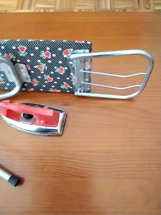 Brinquedo ferro engomar e tabua passar ferro