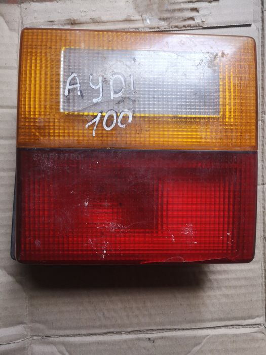 Права стоп фара Audi 100