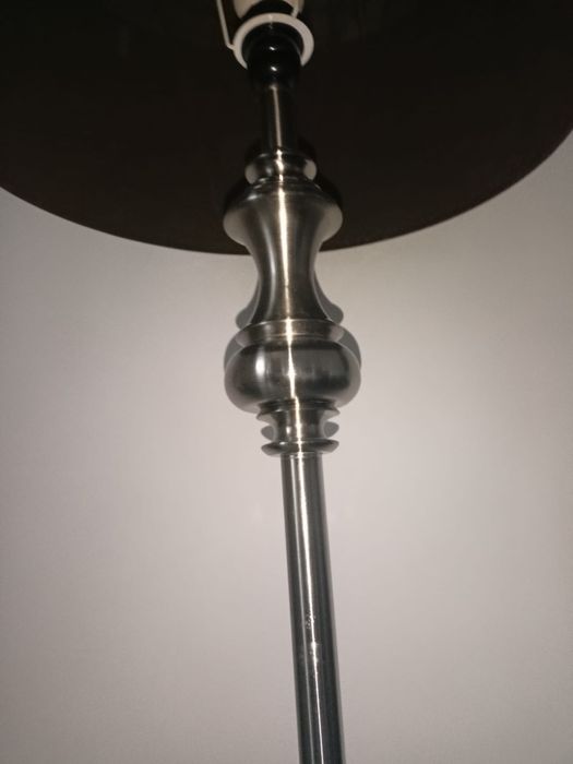 Piękna lampa stojąca