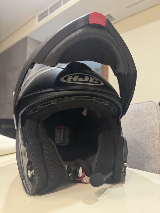 Capacete HJC com intercomunicador Cardo