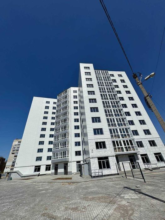 Новий будинок біля зупинки. Продаж 1-кімнатної квартири.