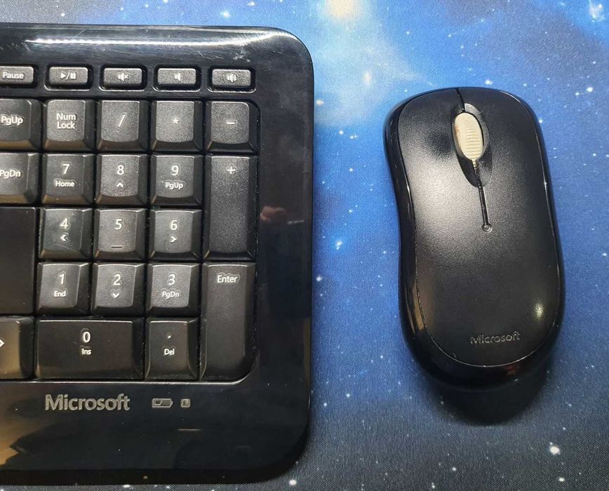 Microsoft Keyboard and Mouse Set in Excellent Condition64297754747010121