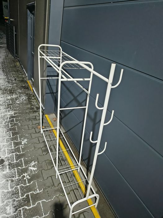 Regał mobilny do garderoby