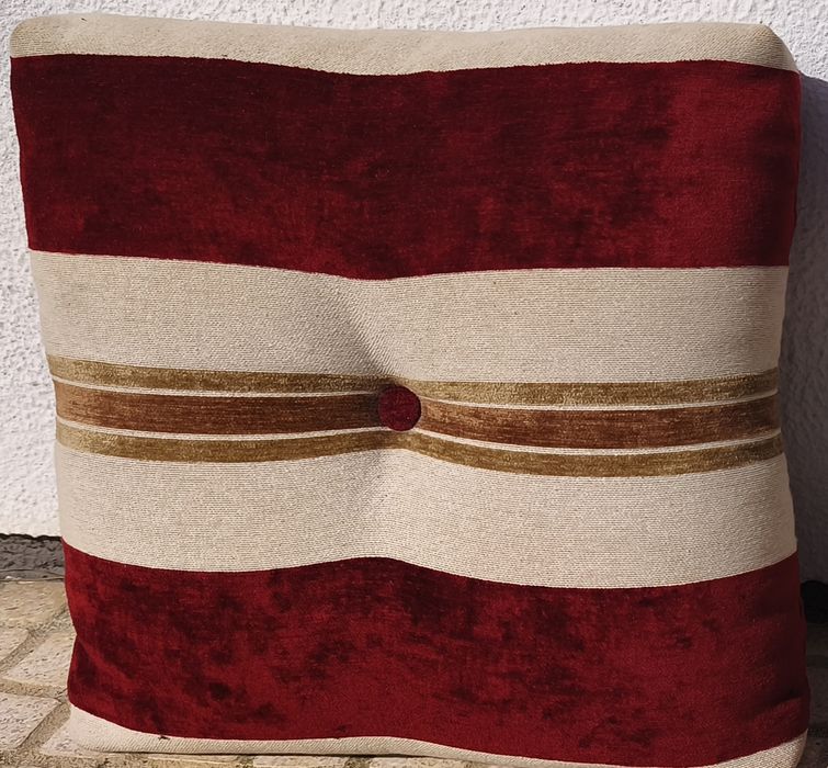 Almofas em Veludo e Linho Grosso Decorativas  50x50.