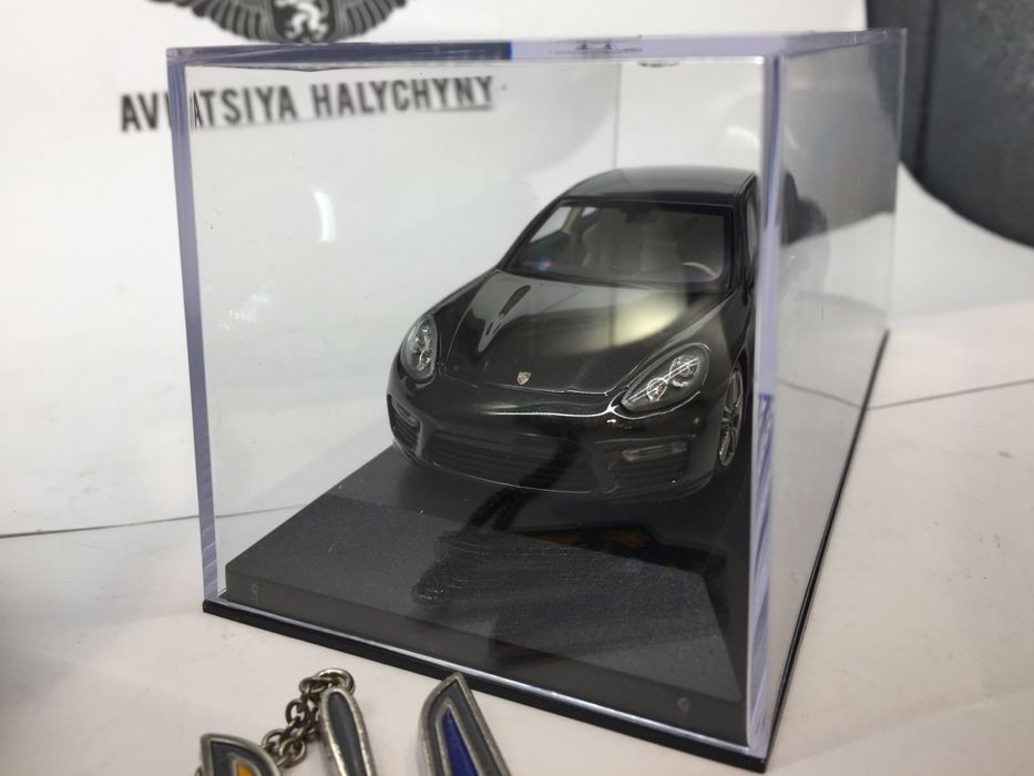 Модель авто Porsche panamera 1:43 Minichaps