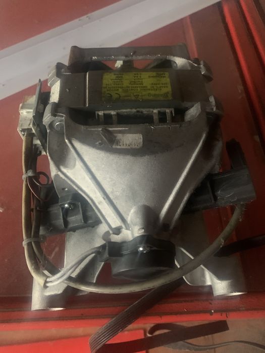 Стиральная машина Hotpoint-Ariston ARSL 80 . Разбор