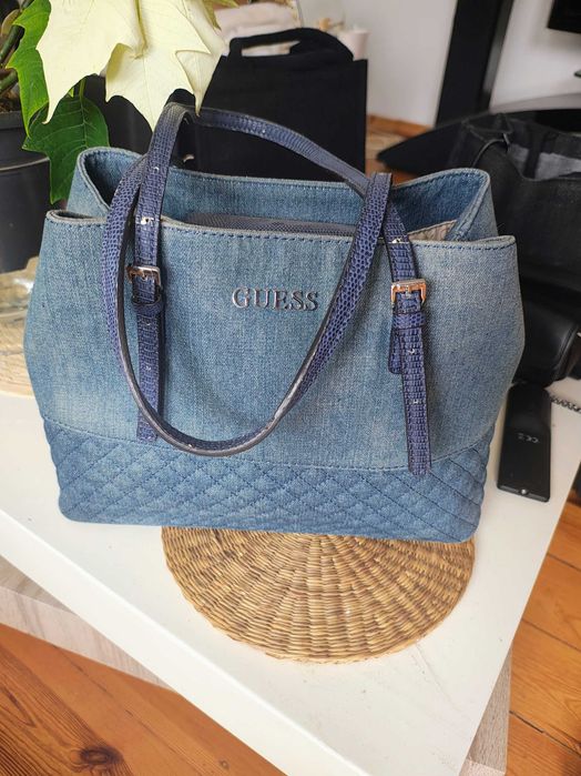 Torebka kuferek GUESS