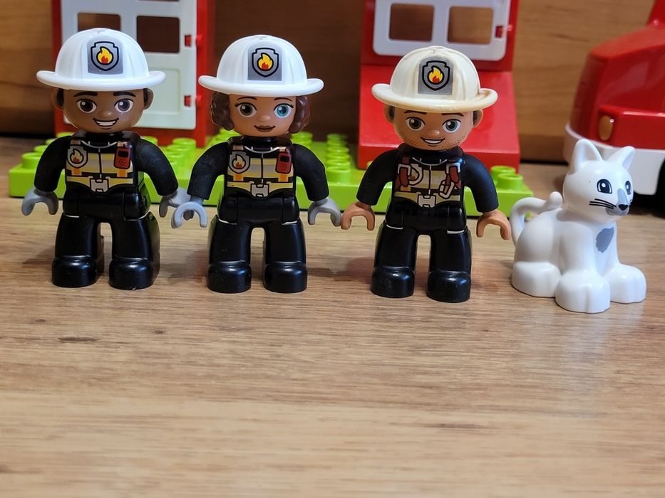 0Klocki Lego Duplo  - Straż Pożarna,  luźny zestaw, zabawki