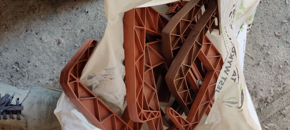 Sprzedam doniczki plastikowe 2szt długość 60cm.