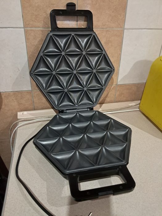 Opiekacz do samosy lub mini szarlotka na cieście francuskim