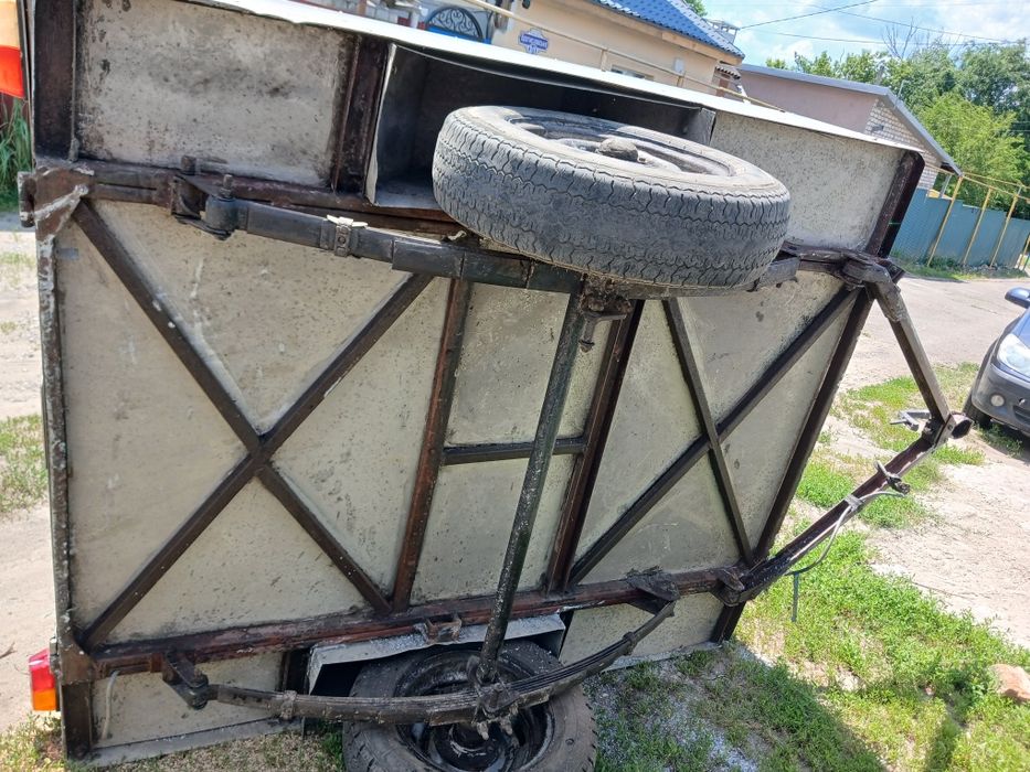 Продам три причепи до легкового автомобіля а гарному стані,один алюмінівий .торг