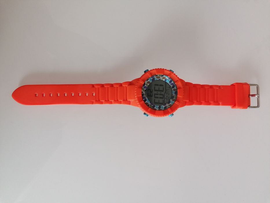 Relógio com bracelete ajustável