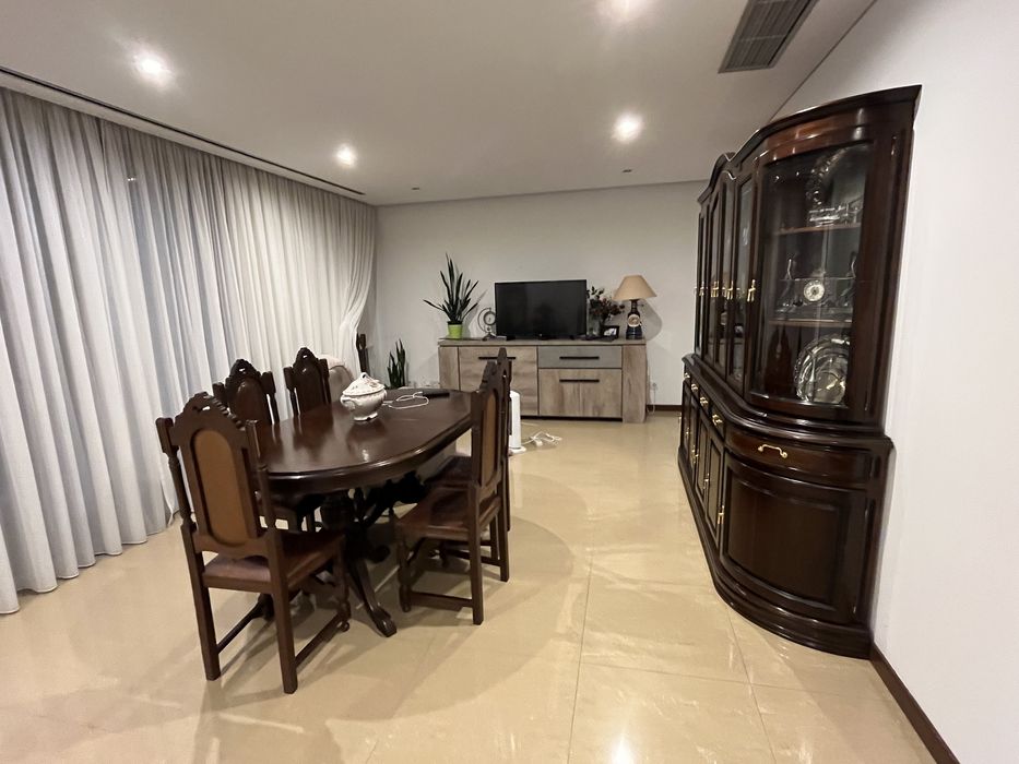 Móvel sala madeira envernizada