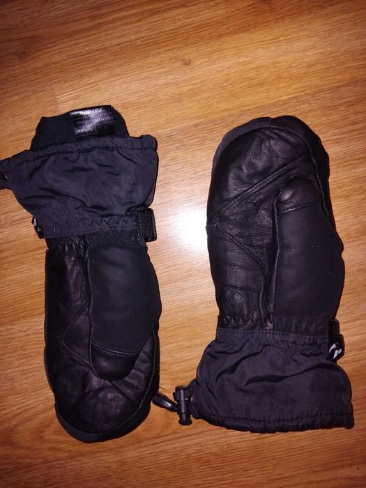 Перчатки лыжные с кожаной вставкой черные
