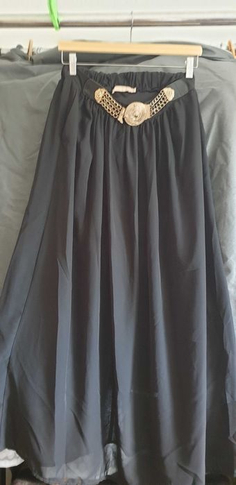 Saia comprida com detalhe na cintura