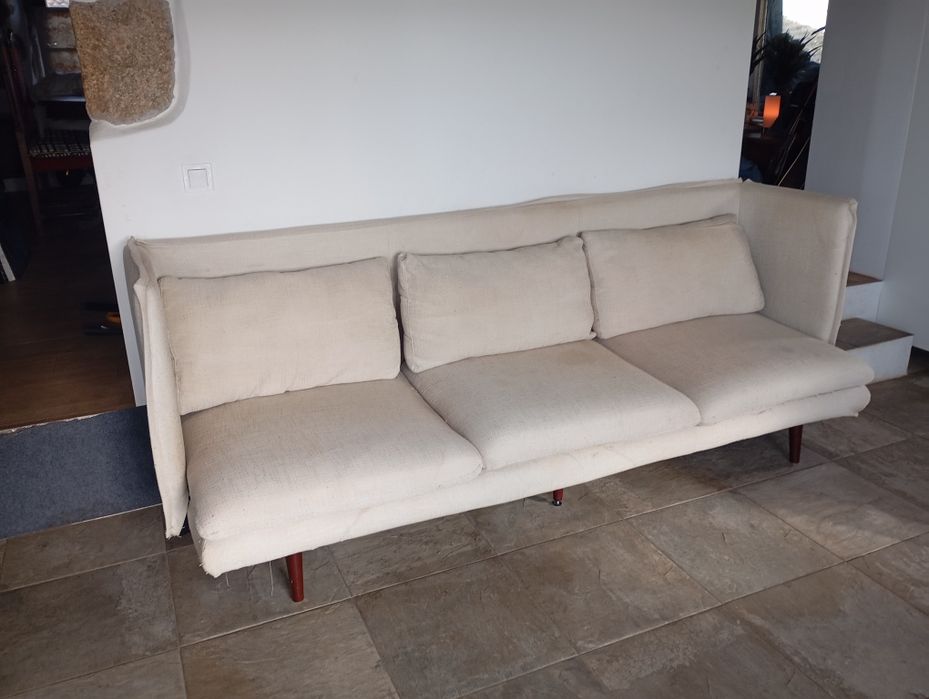 Sofá 3 lugares 240cm