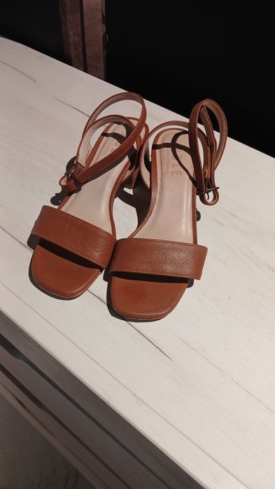 Продам босоножки