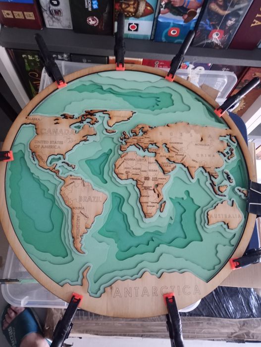 Mapa Świata ze sklejki i żywicy epoksydowej