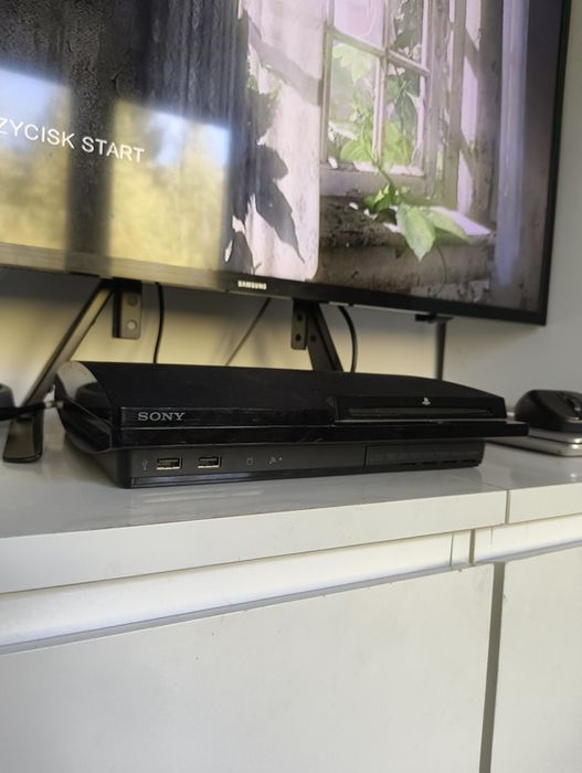 PlayStation 3 Slim 500 GB CECH-2004B – niski przebieg