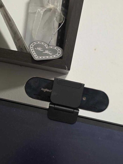 Logitech Brio 4K como nova, ainda com plástico proteção