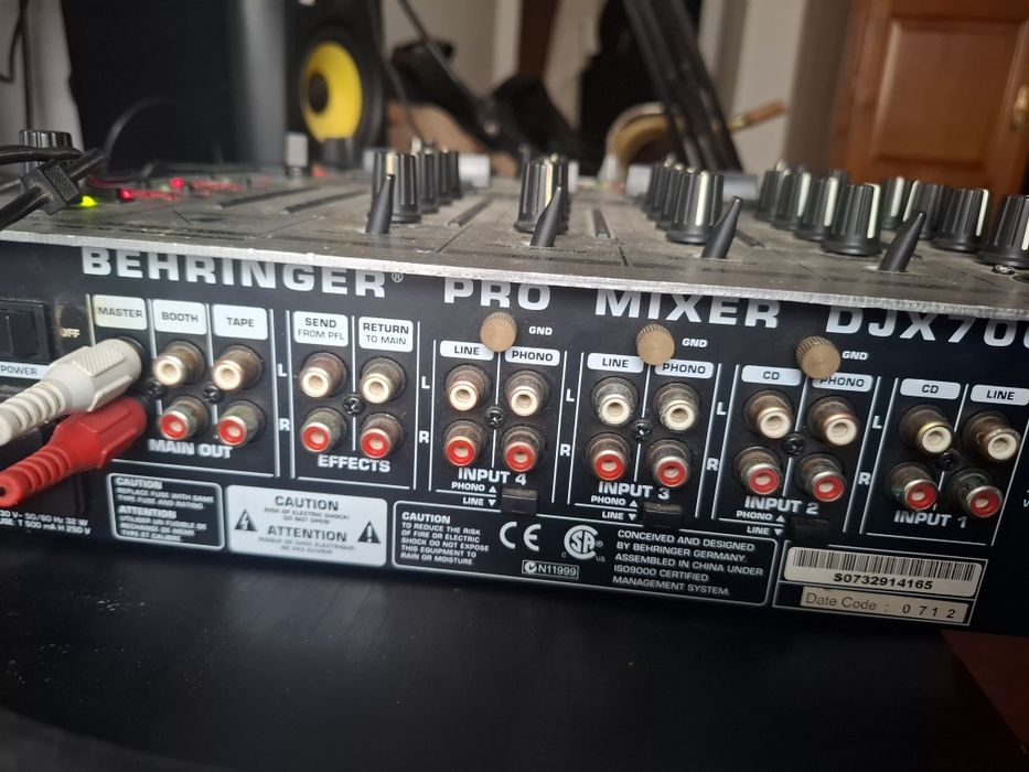 Mesa de mistura Behringer djx700