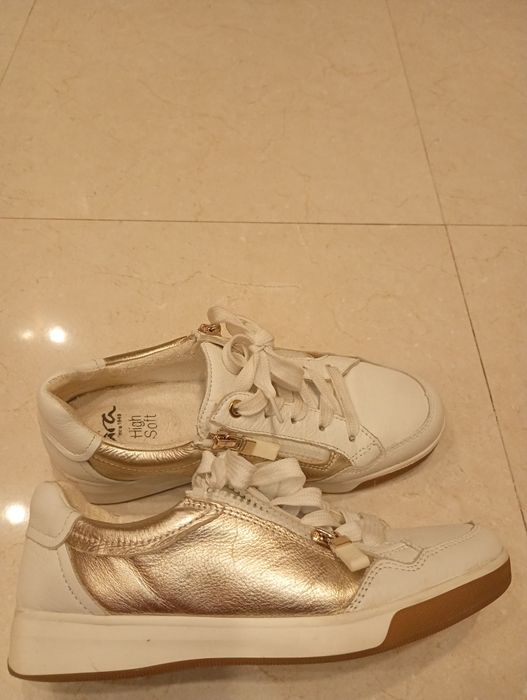 Tênis de Senhora marca Ara since 1949