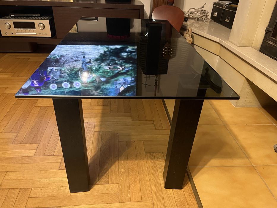 Ława szklana z ciemnym szkłem