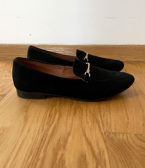 Czarne mokasyny polakiej marki Zbych