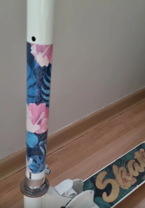 Hulajnoga z kaskiem