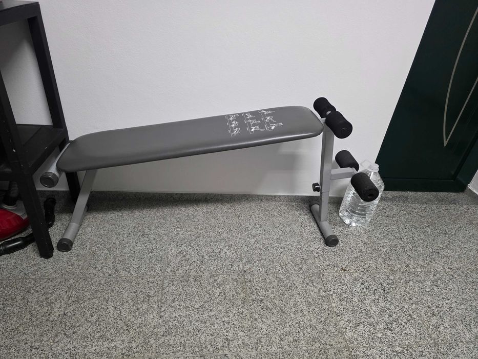Variado material de musculação