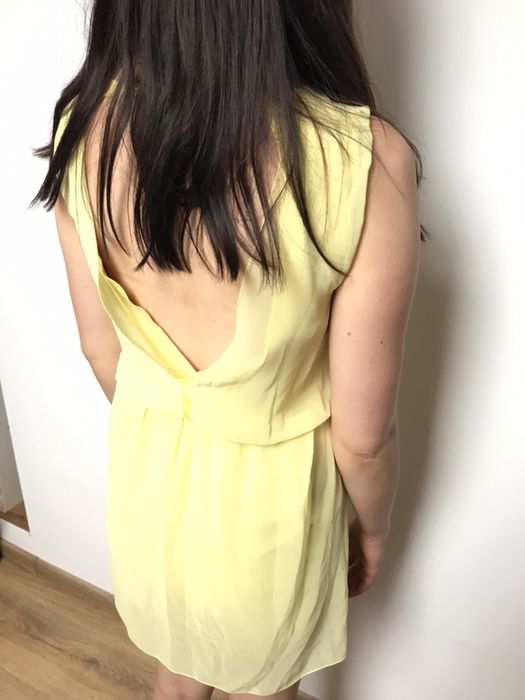 Żółta sukienka z odkrytymi plecami Zara M S