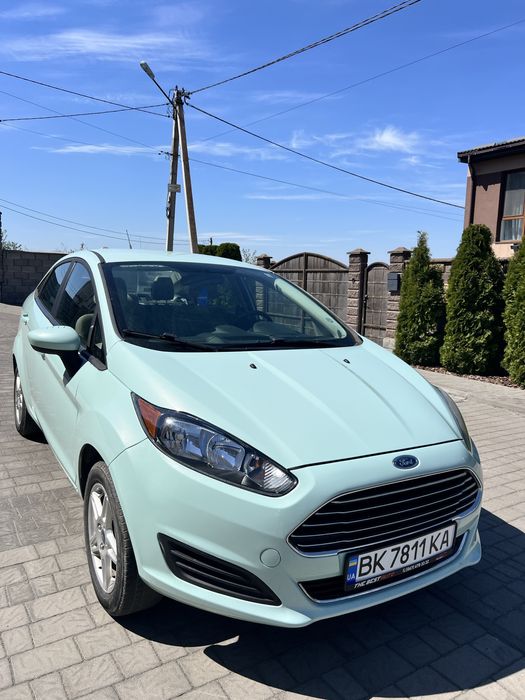 Дешево машинка Ford Fiesta 2019