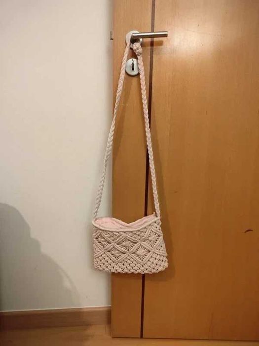 Bolsa de ombro em croché estilo boho