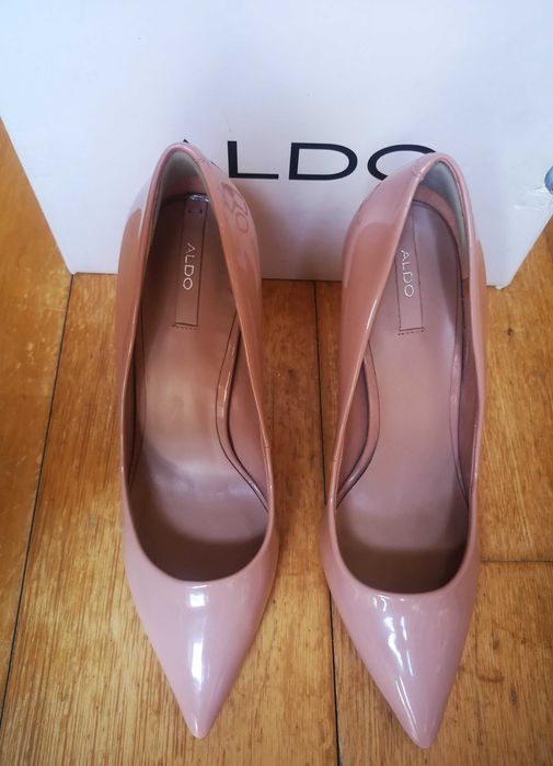 Stiletos em verniz rosa claro