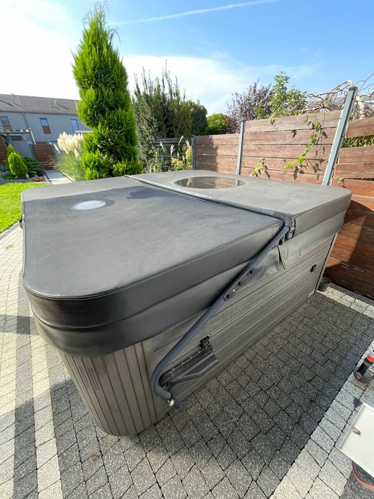 Jacuzzi Ogrodowe SATURN Wellis Minibasen