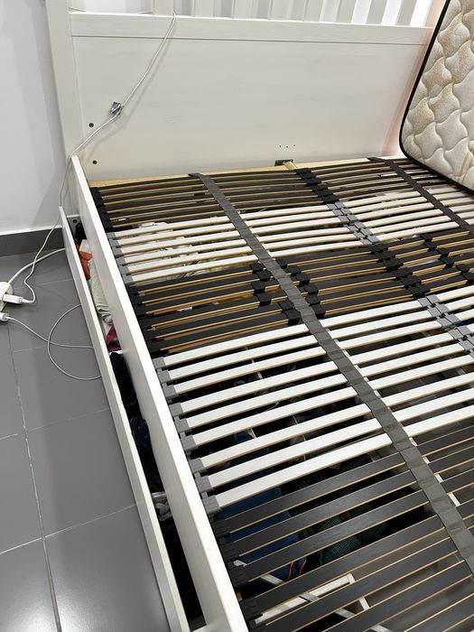 Cama+ estrado + 4 gavetas- IKEA