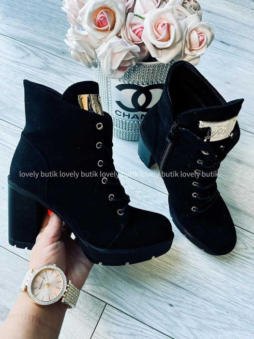 Zamszowe botki na słupku z blaszką ocieplane 39