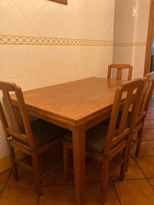 Mesa cozinha com cadeiras