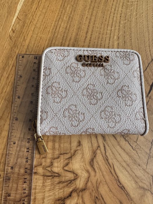 Маленький гаманець Guess